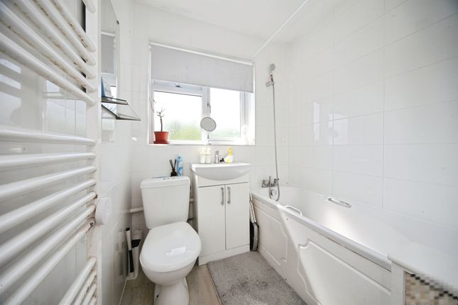 30, Fenwick Road, Dunstable photo 3