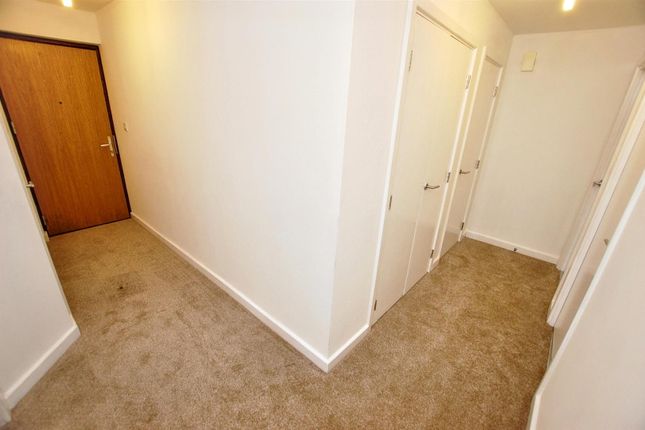 2E, Lyons Crescent, Tonbridge photo 3