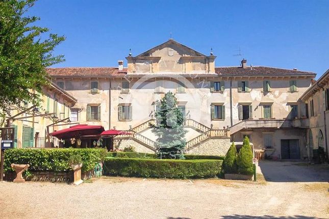 Villa for sale in Verona, Veneto, 37100, Italy