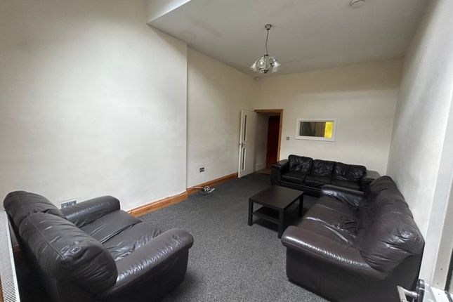 Woodsley Road Hyde Park, Leeds photo 4