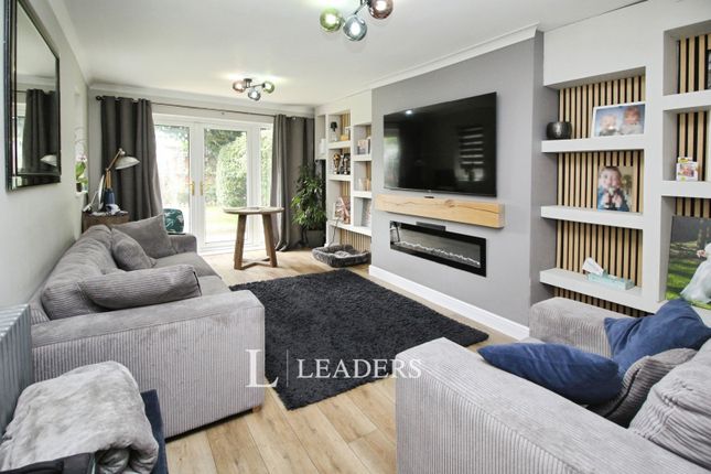 8, Bernay Gardens, Milton Keynes photo 3