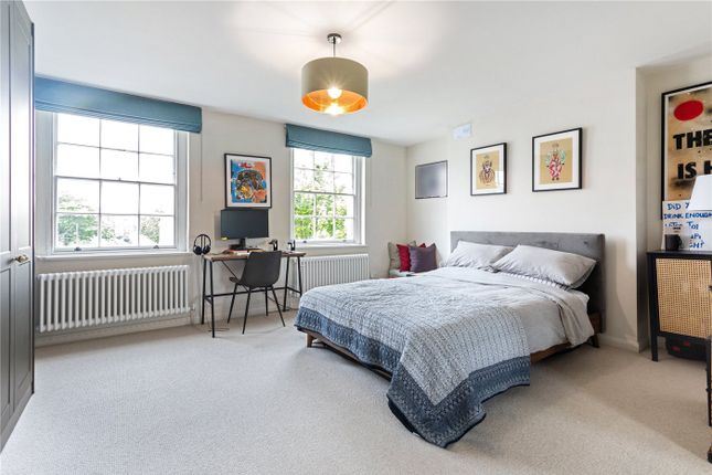 Terraced house for sale in New North Road, London