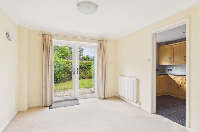 Earlswood Close, Horsham photo 4