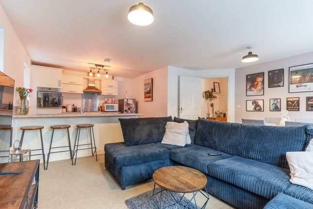 16 Westfield Gardens, Newport photo 4