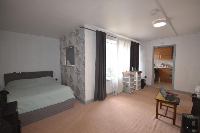 Flat 6, Mendip House, 69 Kenton Road photo 5