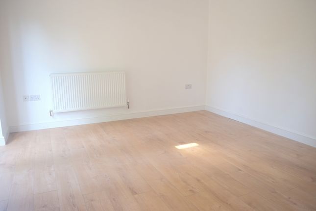 15, Lavender Road, Uxbridge photo 3