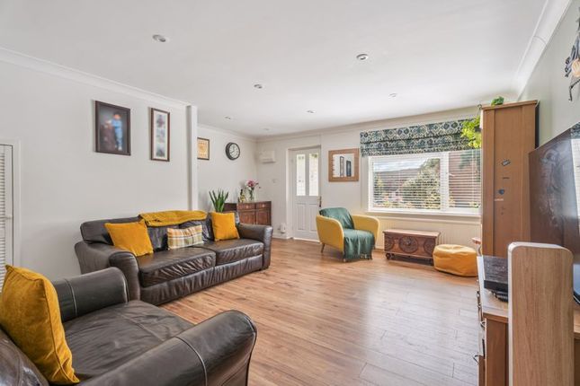 44, Churchill Drive, Marlow photo 4