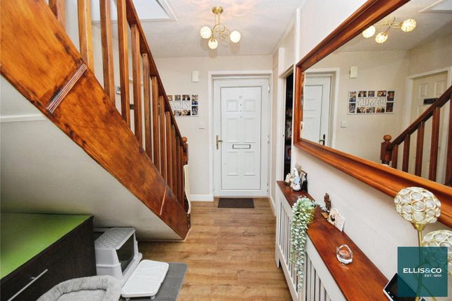 24, Prayle Grove, Cricklewood photo 2