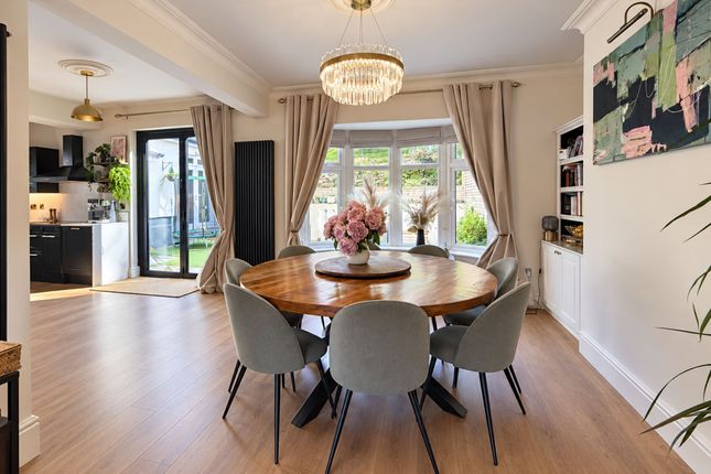 22 Woodhill Drive, Manchester photo 3