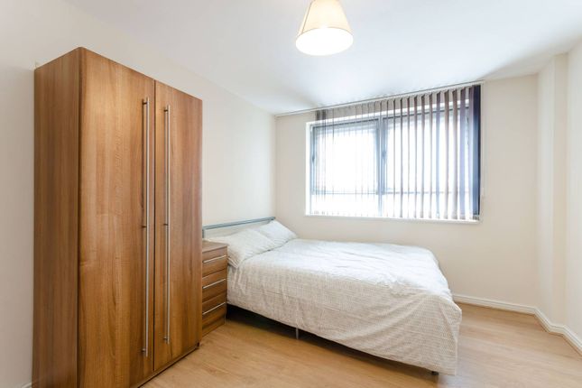 Thumbnail Flat to rent in Throwley Way, Sutton