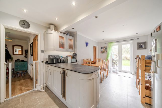 8, Ottershaw Park, Chertsey photo 2