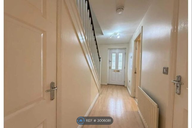 Leeds Close, Corby photo 3