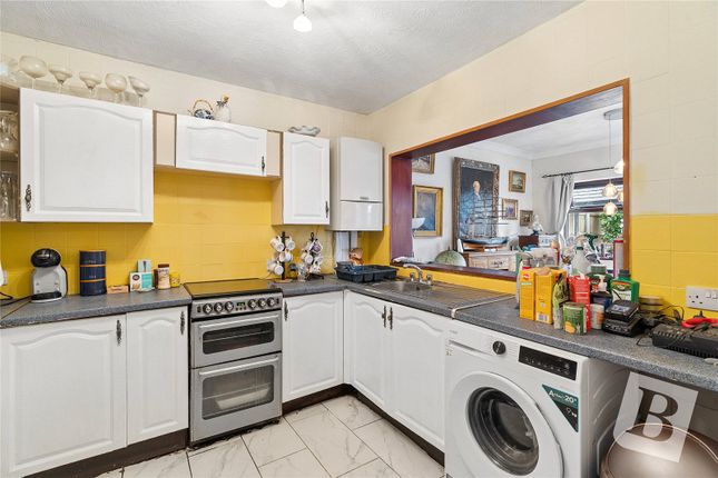 142, Parkside Avenue, Romford photo 3