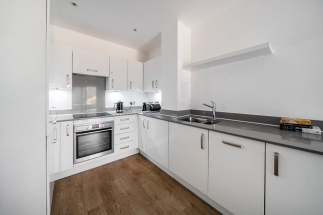 Flat 1, Brickfield Court, 39, Bishops Road, London photo 4