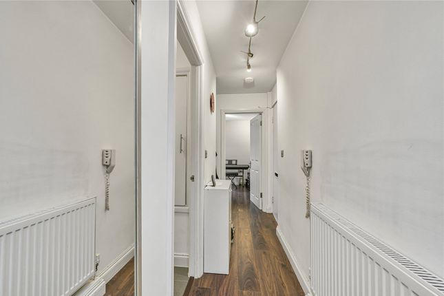 26, Thorne Road, London photo 4