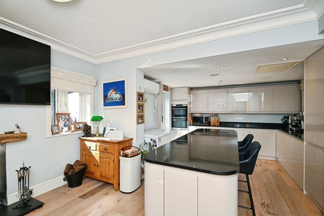 The Hollow, 337, Queens Road, Kent photo 3