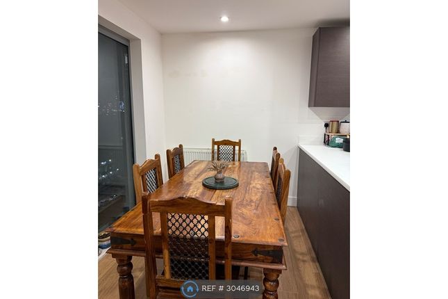 Flat, Wilson Tower Christian Street, London photo 3