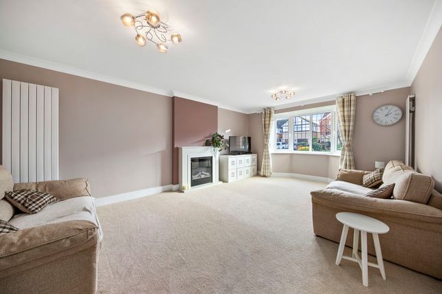 8, The Grange, Chesterfield photo 3
