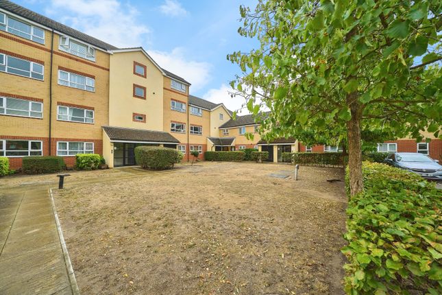 1-bed flat on Flat 40, Phoenix Court, Chertsey Road, Feltham, £240,000