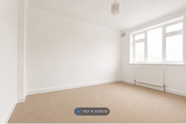 Huxley Drive, Redbridge, London photo 5