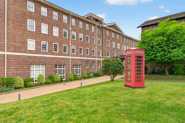 Flat A404, Gilbert Scott Building, Scott Avenue, London photo 4
