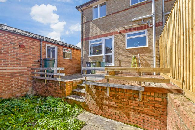 1, Nelson Court, Cowes photo 3