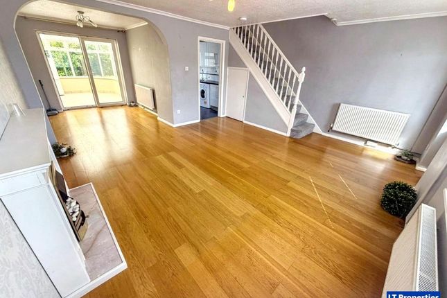 24 Oving Close, Luton photo 3