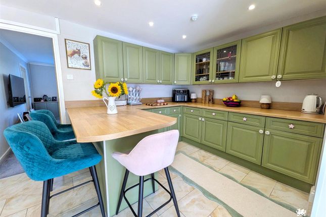 4, Millfield, Whitland photo 4