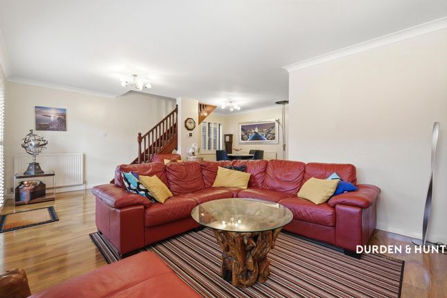 136 Swanbourne Drive, Hornchurch photo 4