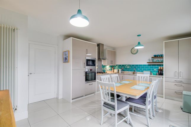 12, Oakdene Drive, Wakefield photo 2