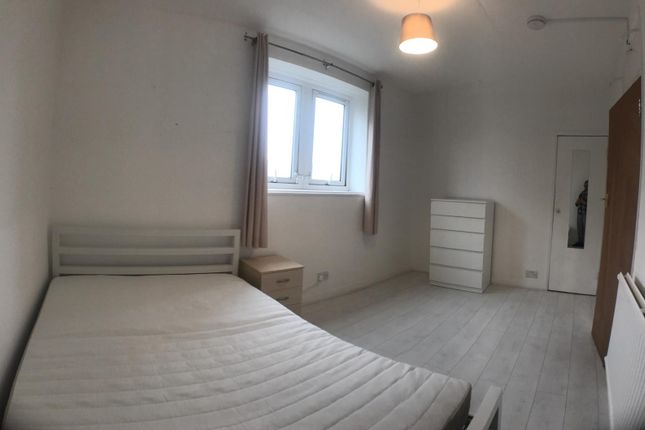 Thumbnail Shared accommodation to rent in Middleton Street, Bethnal Green