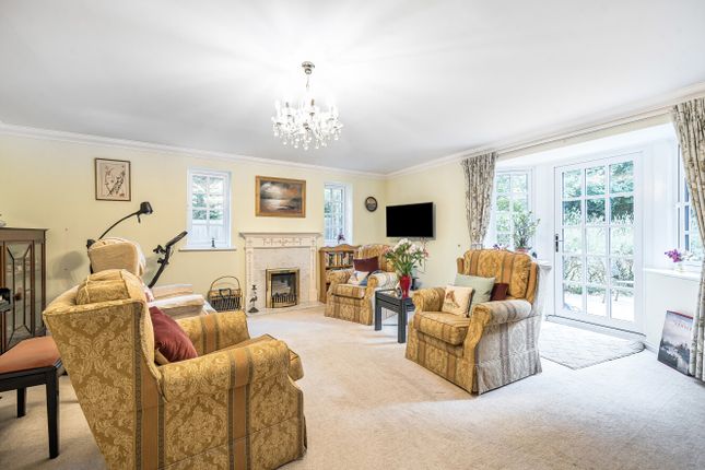 7, Courtney Place, Binfield photo 2