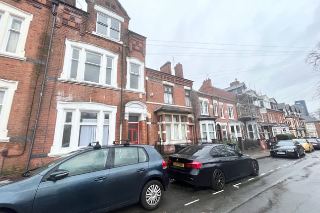 Thumbnail Flat to rent in College Avenue, Leicester