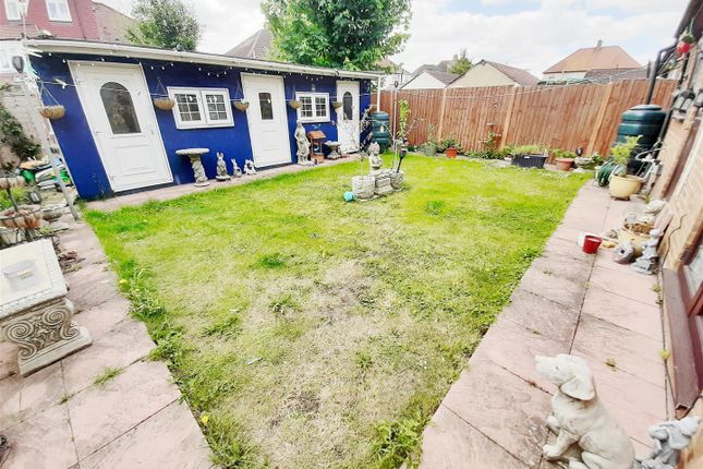 Bungalow for sale in Victoria Close, Hayes