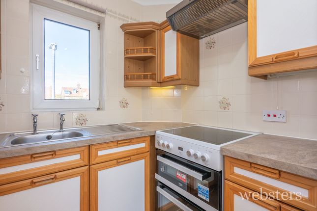 40 Shannock Court George Street, Sheringham photo 3