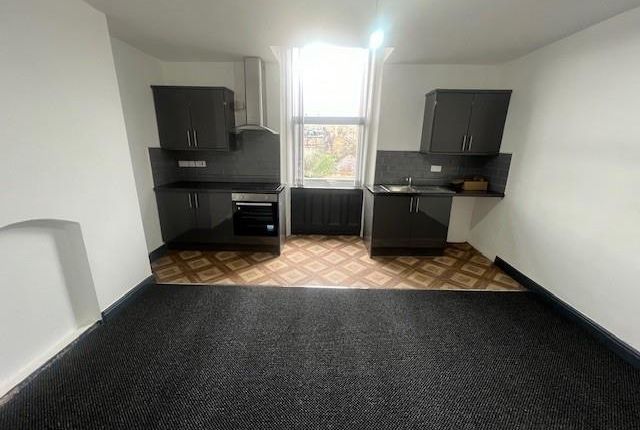 Flat to rent in Manningham Lane, Bradford