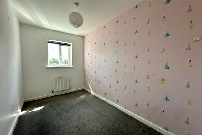82, Merton Way, Walsall photo 4