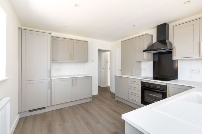19 Esher Drive, Littlehampton photo 3