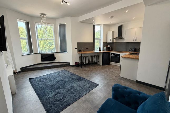 557A, Manchester photo 3