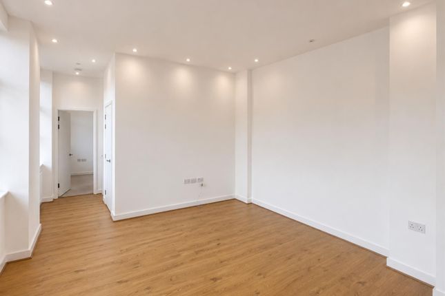Whippendell Road, Watford photo 4