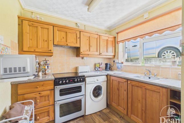 28, Somerset Road, Cinderford photo 3