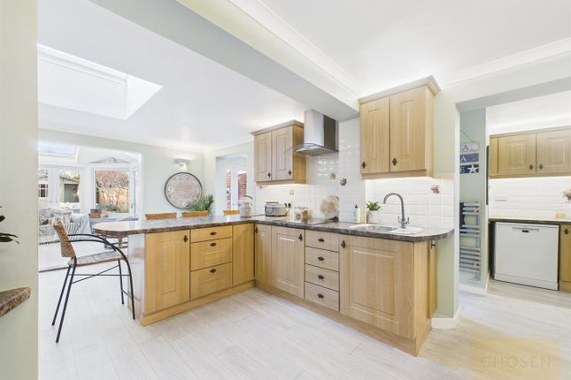 14, Oldbury Orchard, Gloucester photo 3