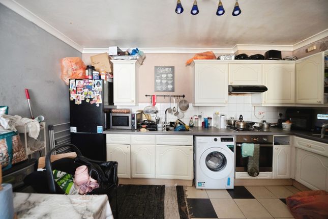 Flat 7, Hitchman House, 19a, Collier Row Road, Romford photo 4