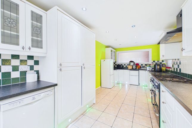 74 St. Thomas Drive, Bognor Regis photo 2