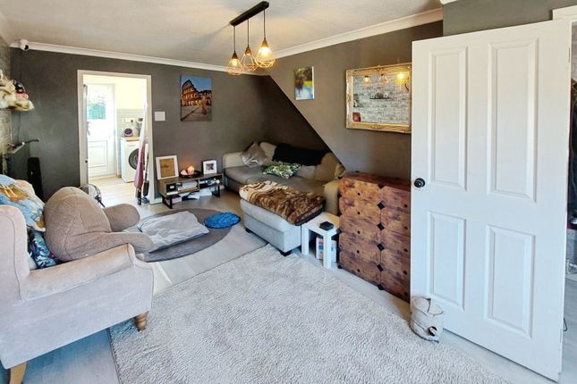 34, Hedgemoor, Bridgend photo 3
