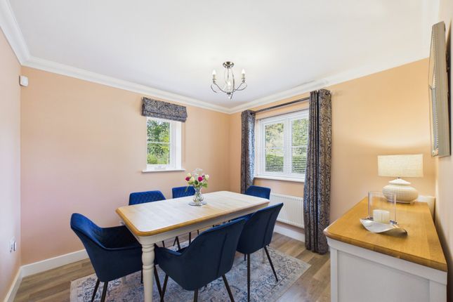 2, Dove Close, Crowthorne photo 4