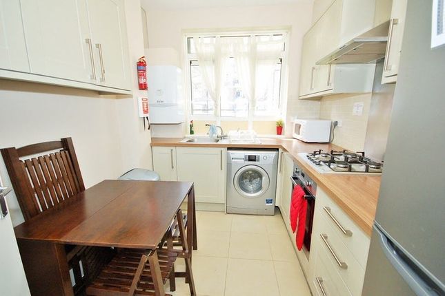 15 Bentinck House, White City Estate, London photo 3