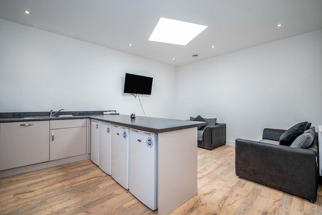 Thumbnail Flat to rent in Derrys Cross, Plymouth