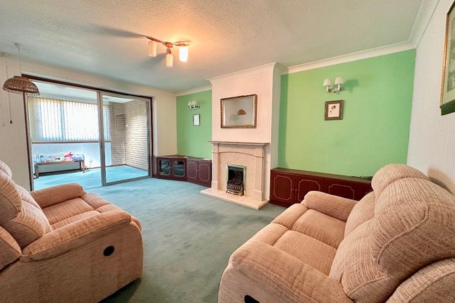 40 Newhall Drive, Romford photo 2