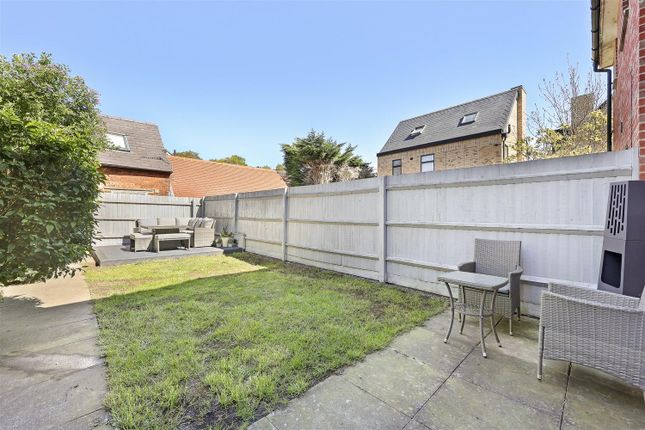 27, Kings Wood Park, Epping photo 4